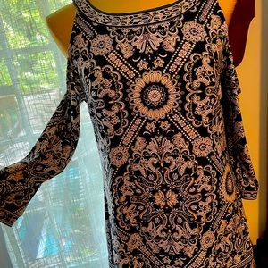 White house Black market summer open shoulder dress size M